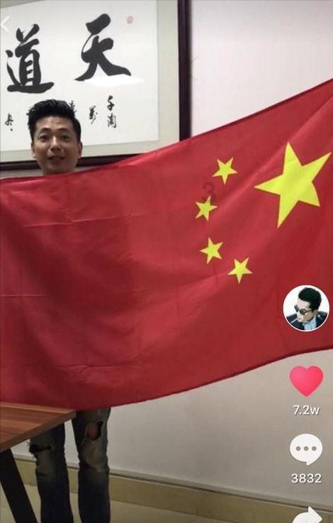 夏天穿衣要想摆脱“大众感”,可以试试哪些蓝色单品呢?- 有问必答平台,答疑解惑,一站式解决问题